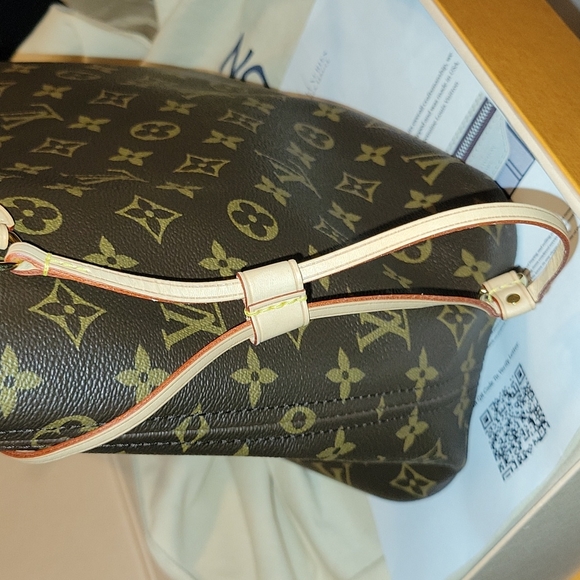 Authentic LV MM Neverful Tote2021 - Picture 7 of 17